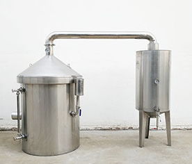 江蘇紅酒燒酒鍋包裝 諸城酒莊釀酒設(shè)備 圖