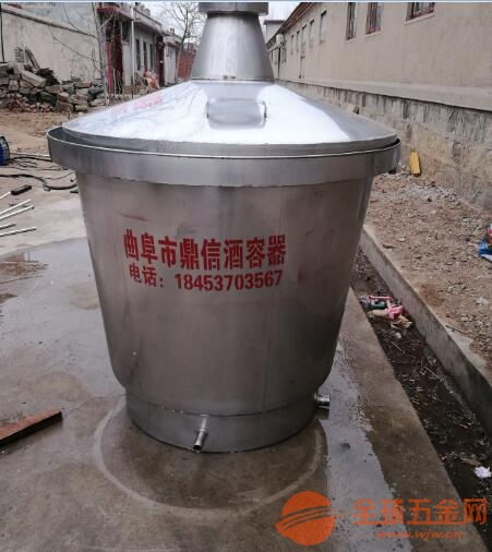 不銹鋼白酒存儲(chǔ)容器與啤酒設(shè)備定制 規(guī)格選擇與設(shè)備特性解析